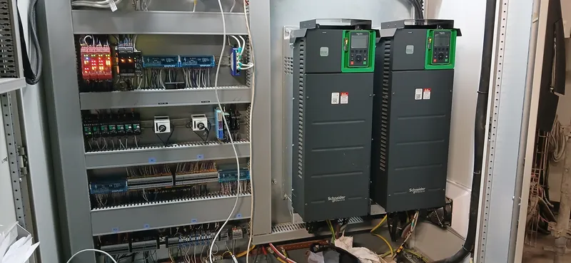 Variateurs de fréquence installés en armoire